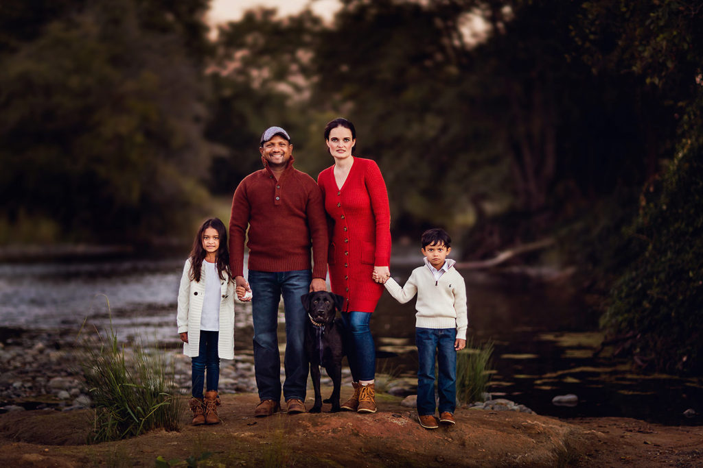 Camera Settings & Lens Choice For An Outdoor Family Portrait - The Slanted  Lens