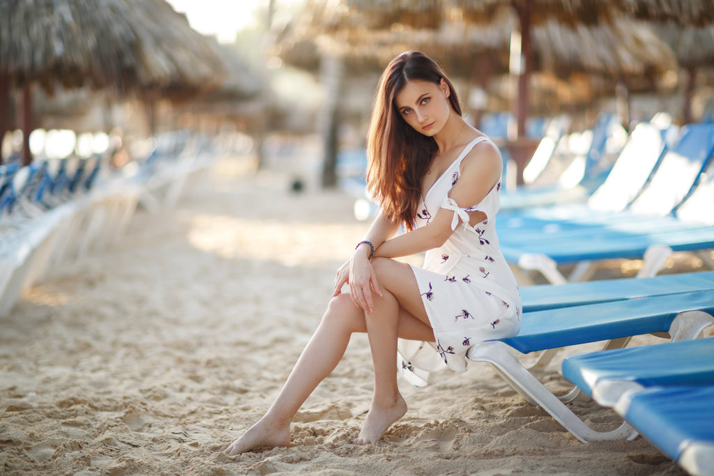 Bikini Model Poses On Beach Stock Photo 259492946 | Shutterstock