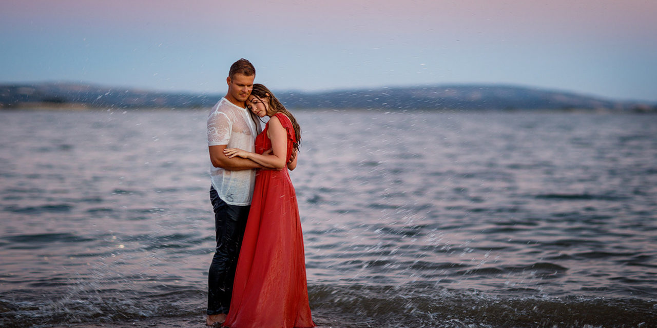 48 Natural Couple Poses for Weddings, Instagram, Selfies & More