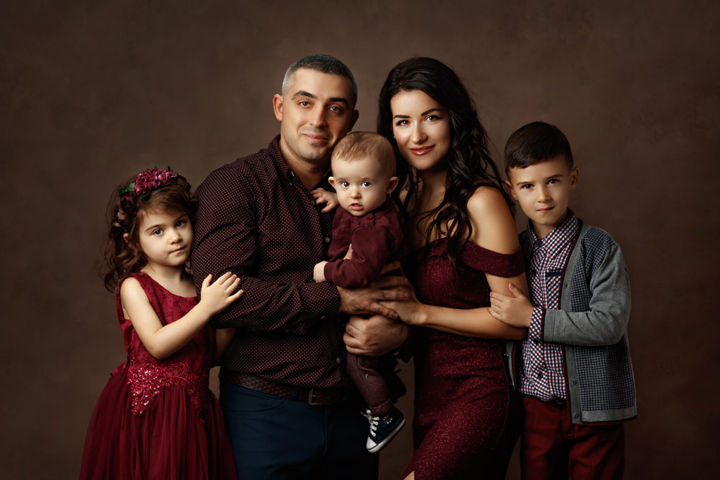 21 Family Portrait Ideas for Gorgeous Photos