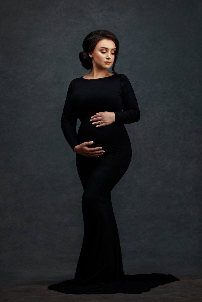5 Simple maternity poses to add variety to your session